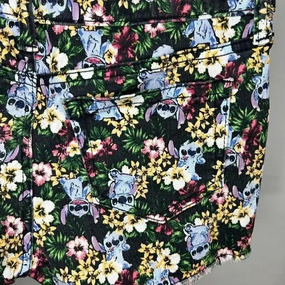 2/$30 Disney Lilo and Stitch Cut Off Hawaiian Floral Denim Shorts Women Size 3 - Picture 4 of 11
